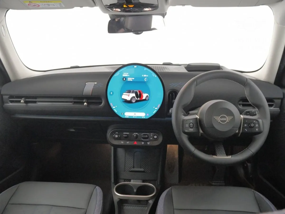 MINI HATCH Cooper C 5 Door - Image 4