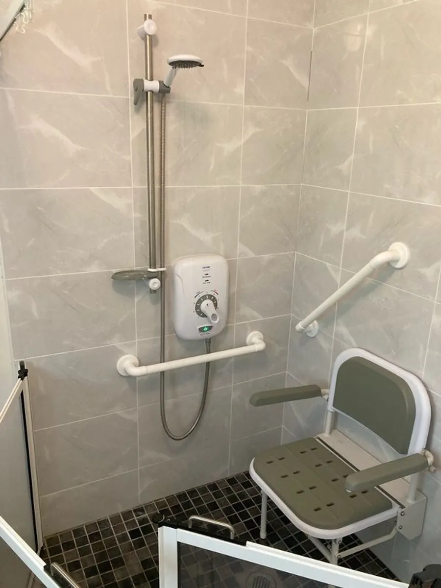 Wet room bi fold doors, seat, rails, shower - Image 4