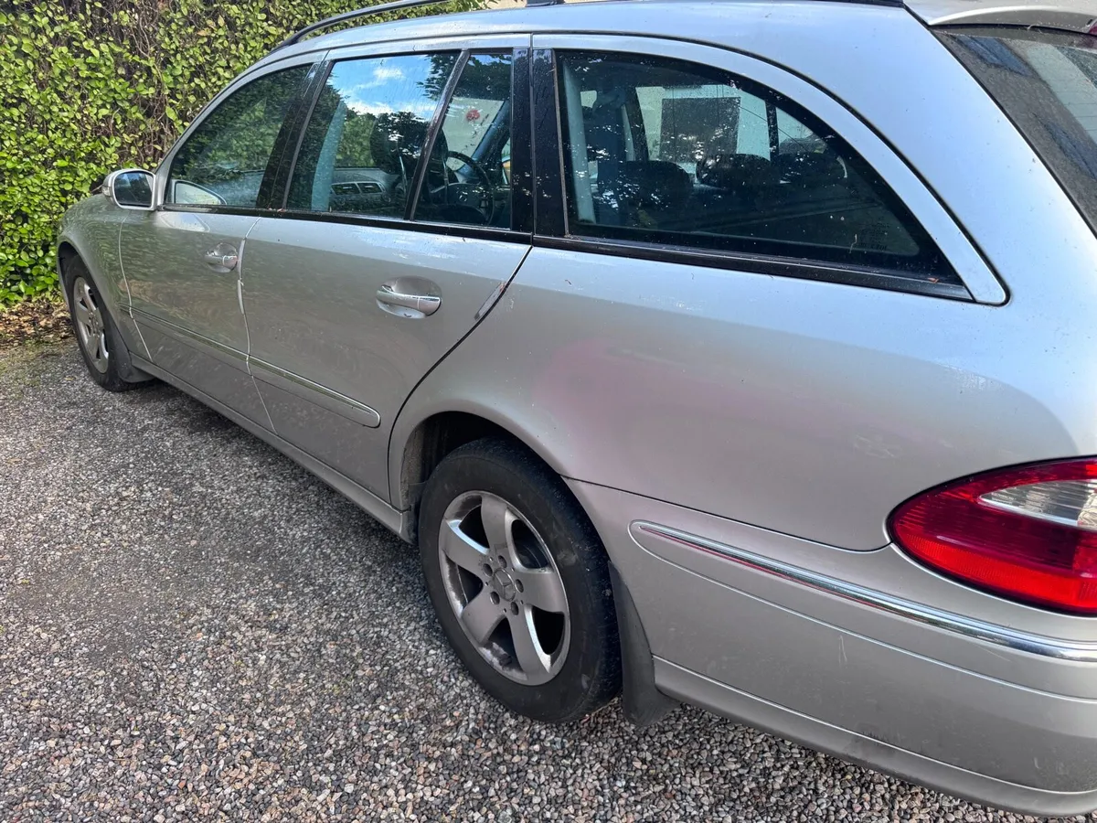 7 seater Mercedes Benz - Image 2