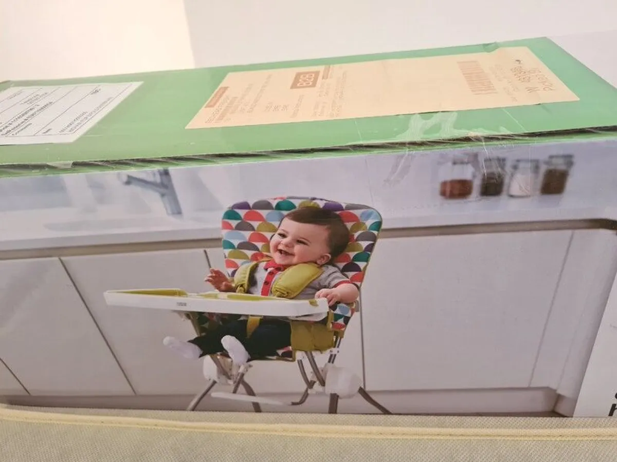 High chair and miscellaneous baby things - Image 3