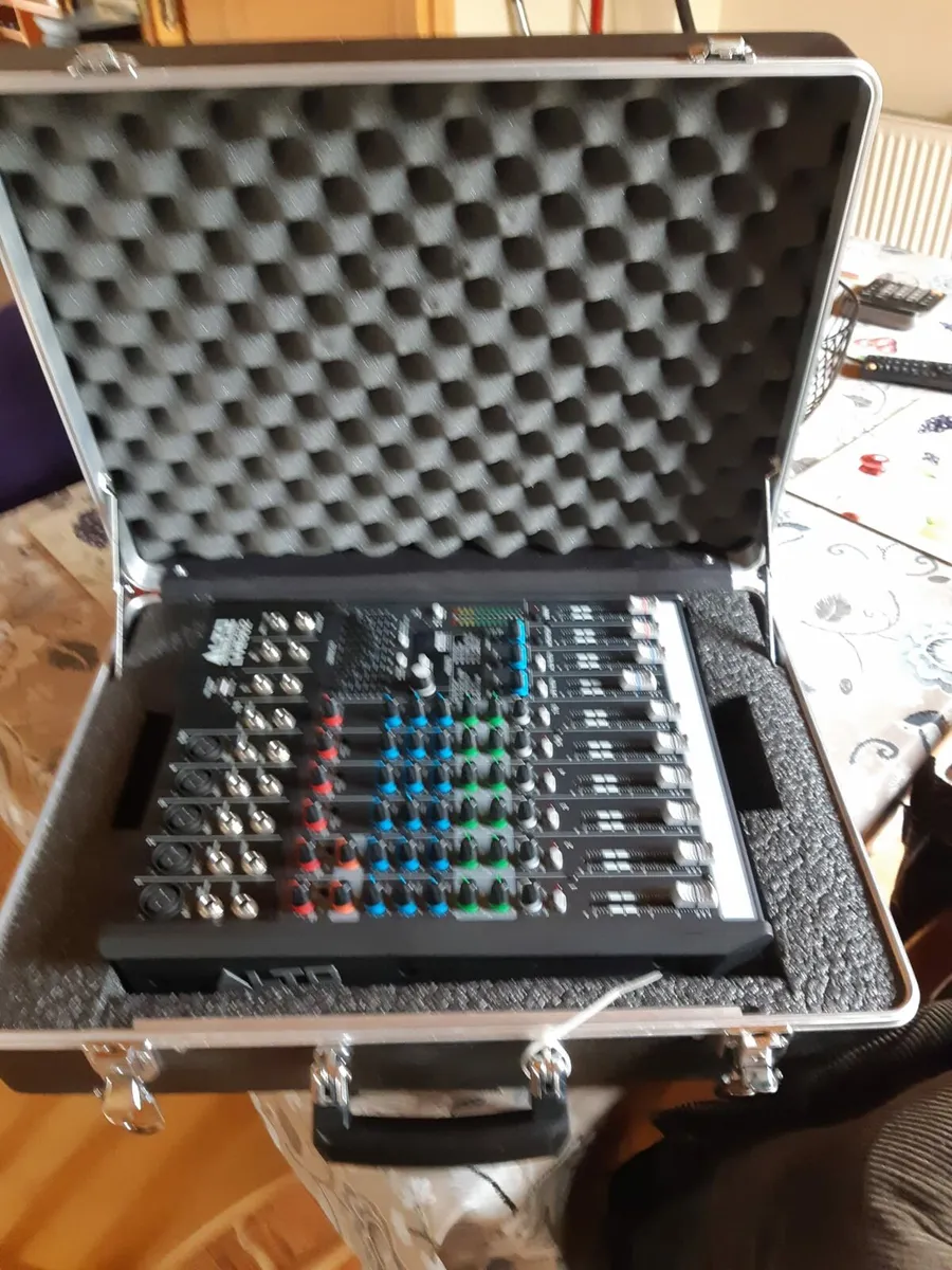 Band Equipment - Image 4