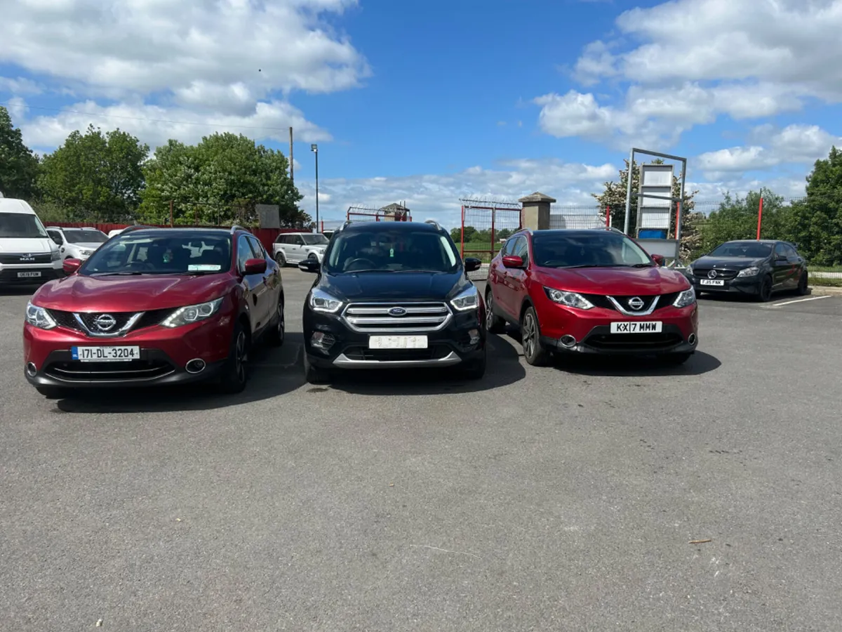 Selection of 4x4 vehicles - Image 1