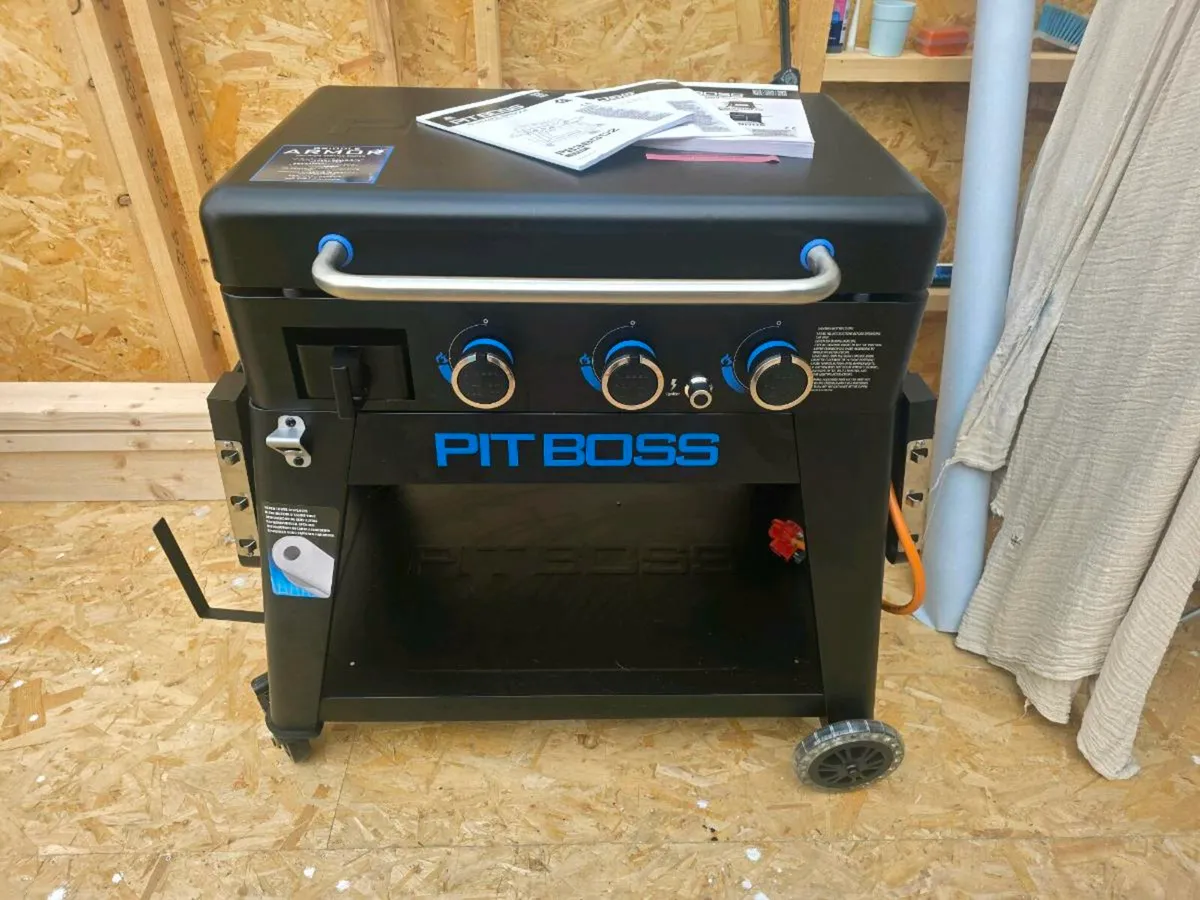 Pitt boss bbq griddle 3 burner lift off - Image 2