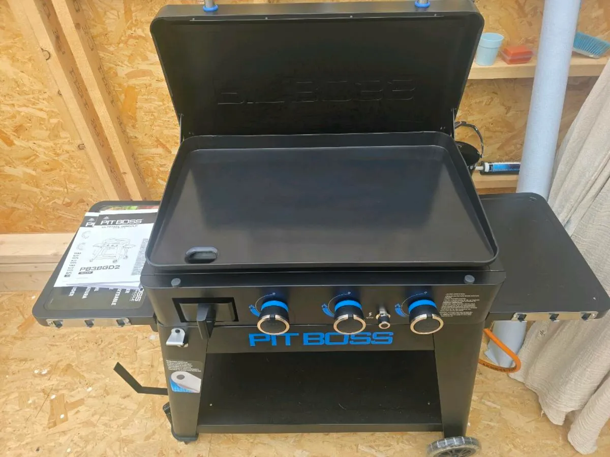 Pitt boss bbq griddle 3 burner lift off - Image 1
