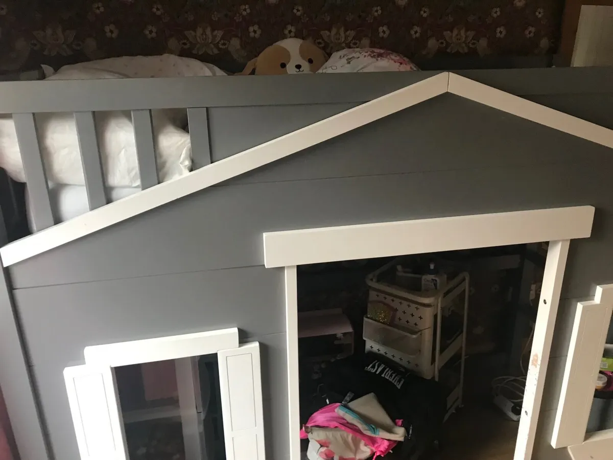 Child’s bed - Image 1