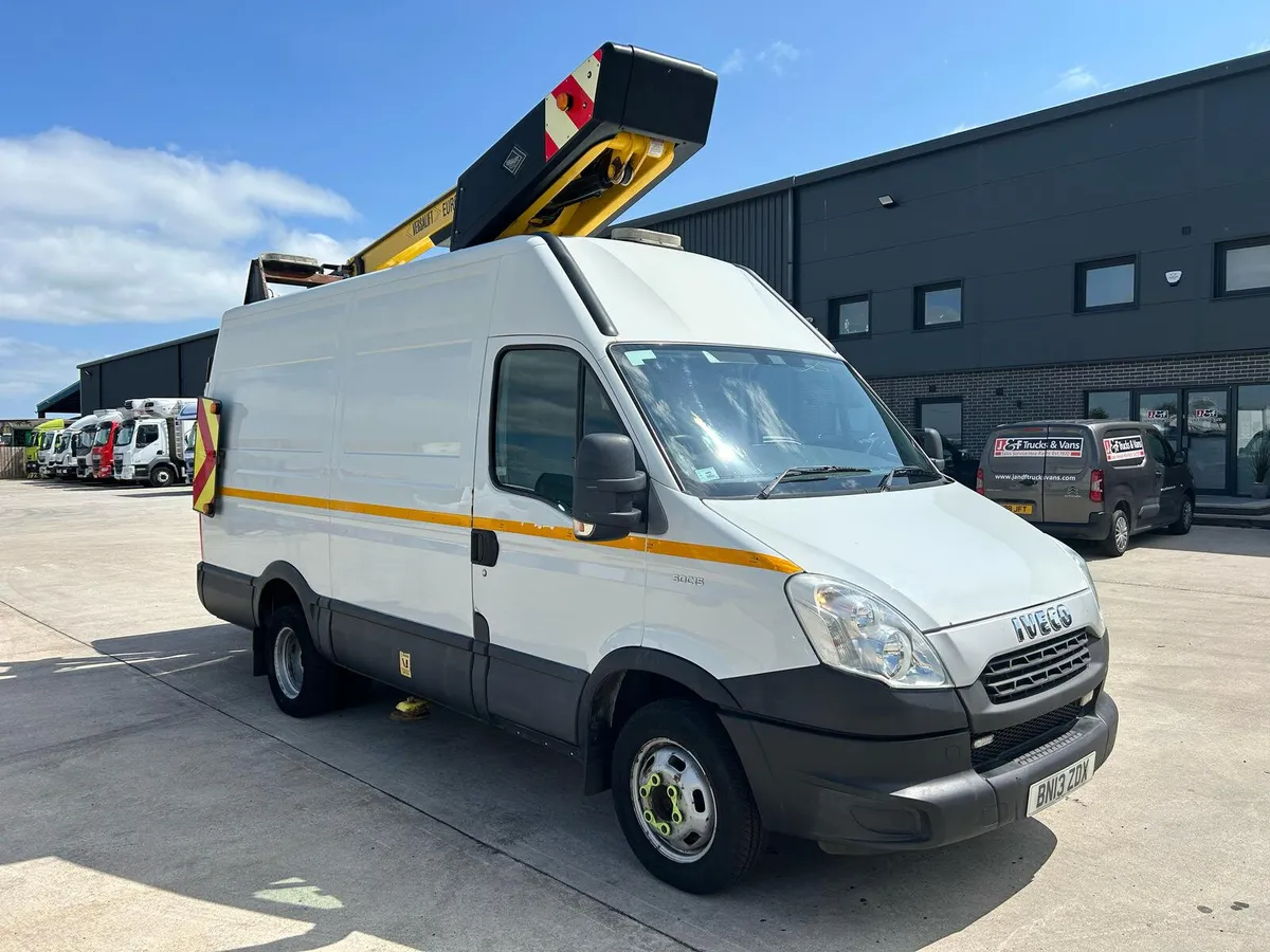2013 IVECO DAILY 50C15 38LF VERSLAIFT HOIST - Image 1