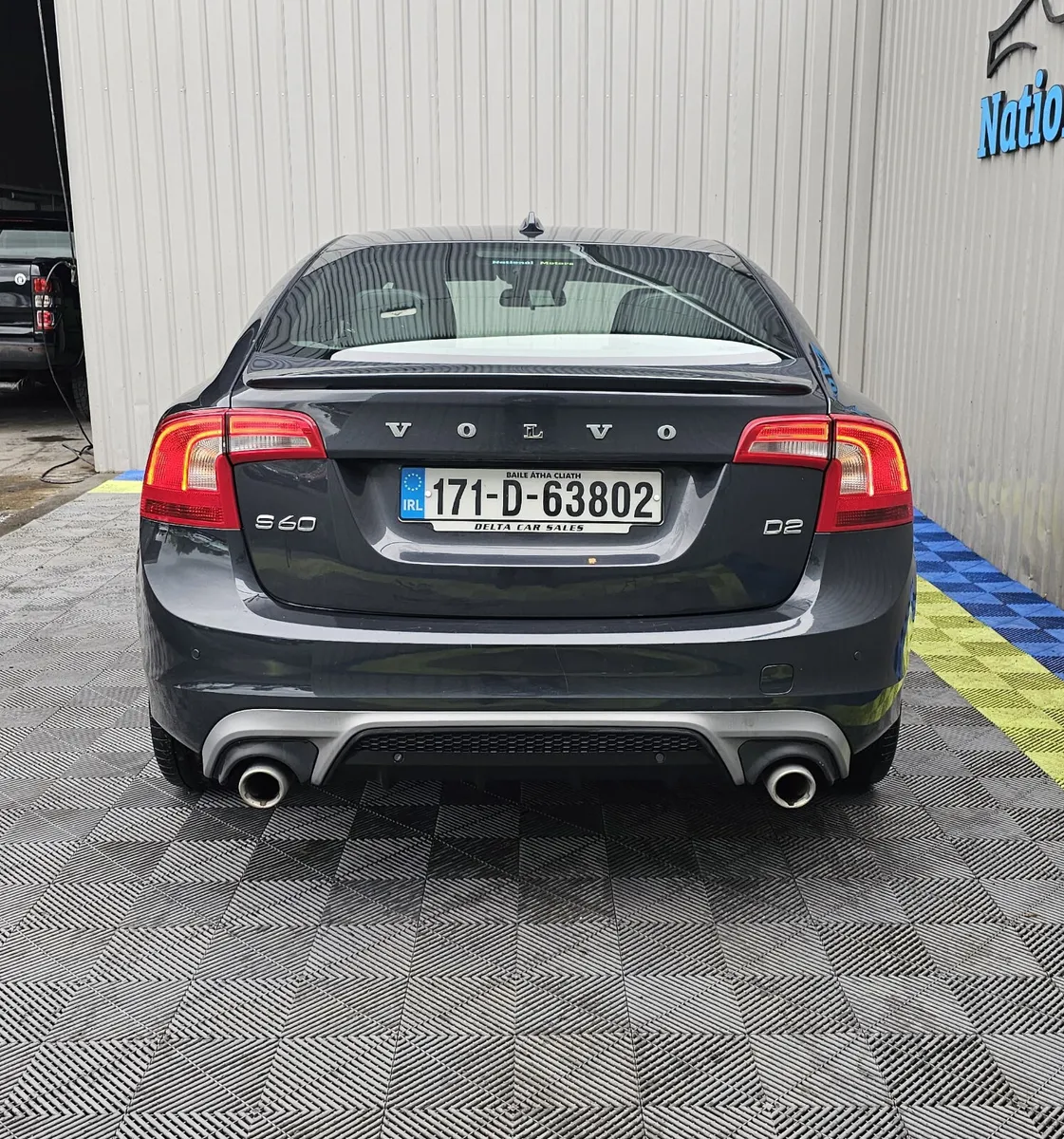 2017 Volvo S60 D2 120hp R-DESIGN SE NAV - Image 4
