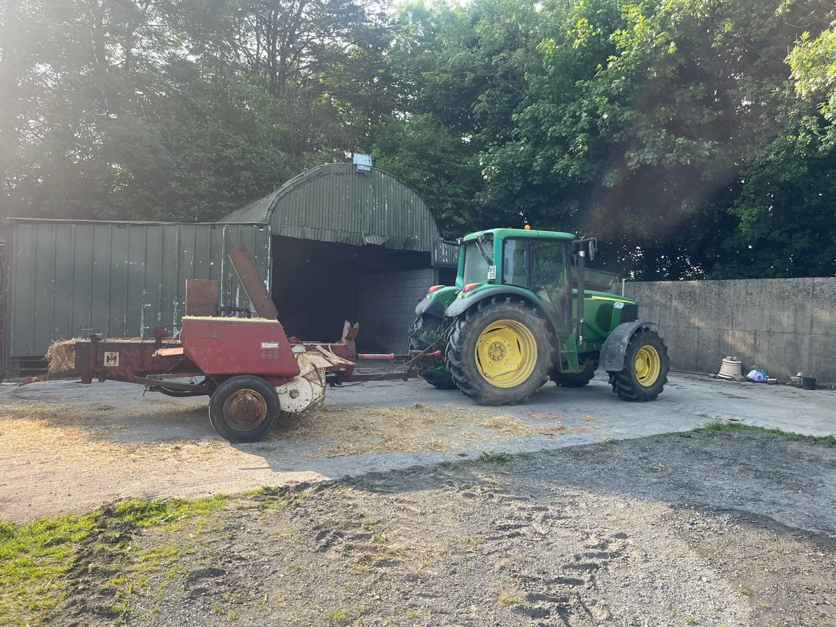 Small square baling hire work - Image 1
