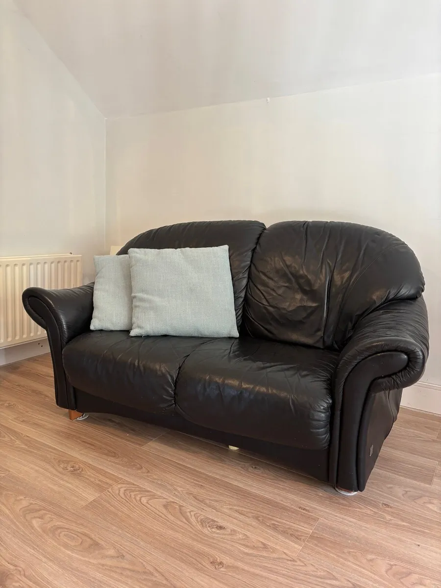 Black leather couch - Image 2