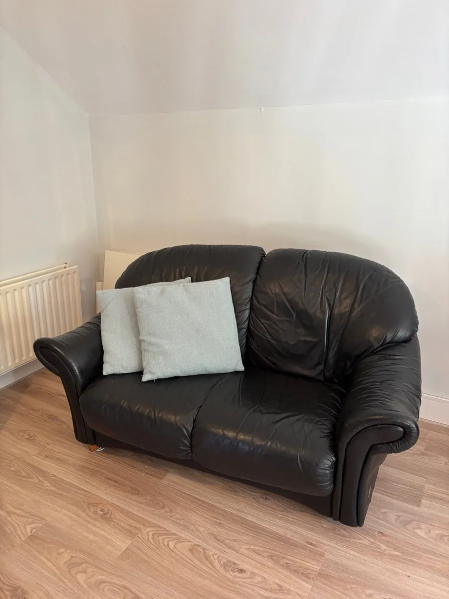 Black leather couch - Image 3