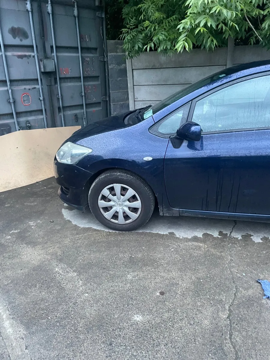 Toyota Auris 2009 - Image 1