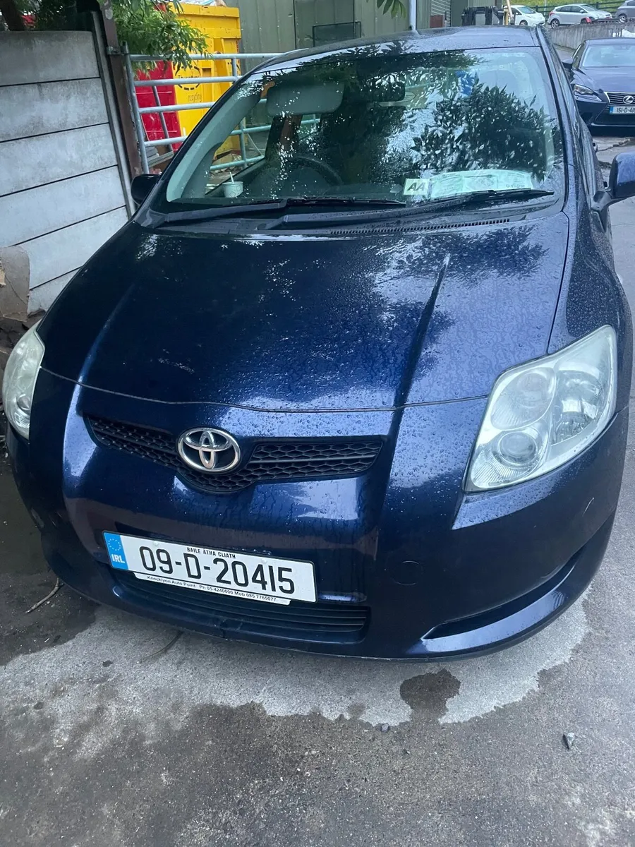 Toyota Auris 2009 - Image 2