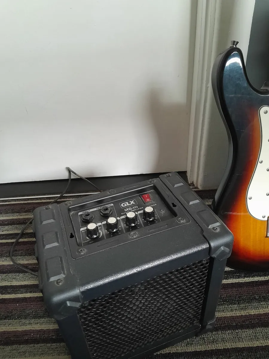 Electric guitar - Image 1