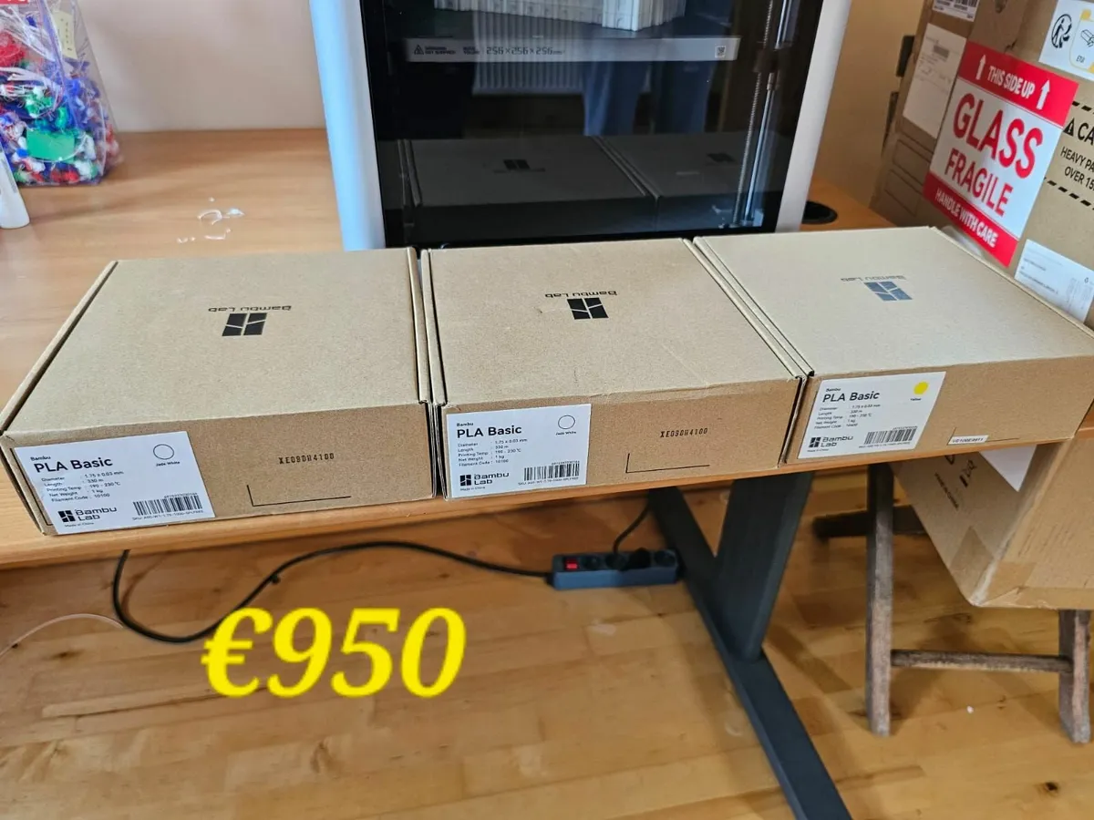 Bambu Lab X1 Carbon + 3 Brand New PLA Filaments - Image 4