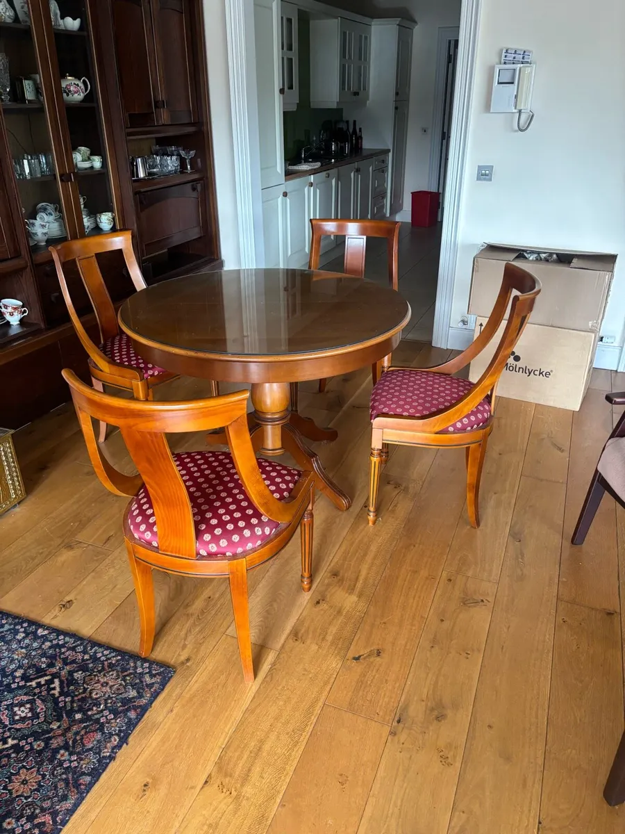 Dining table and chairs - Image 1