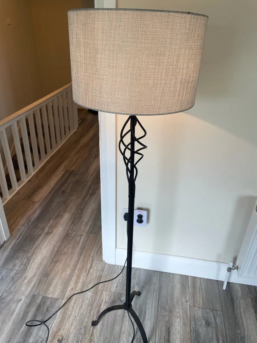 Stylish Living Room Lamp - Excellent Condition - Image 2