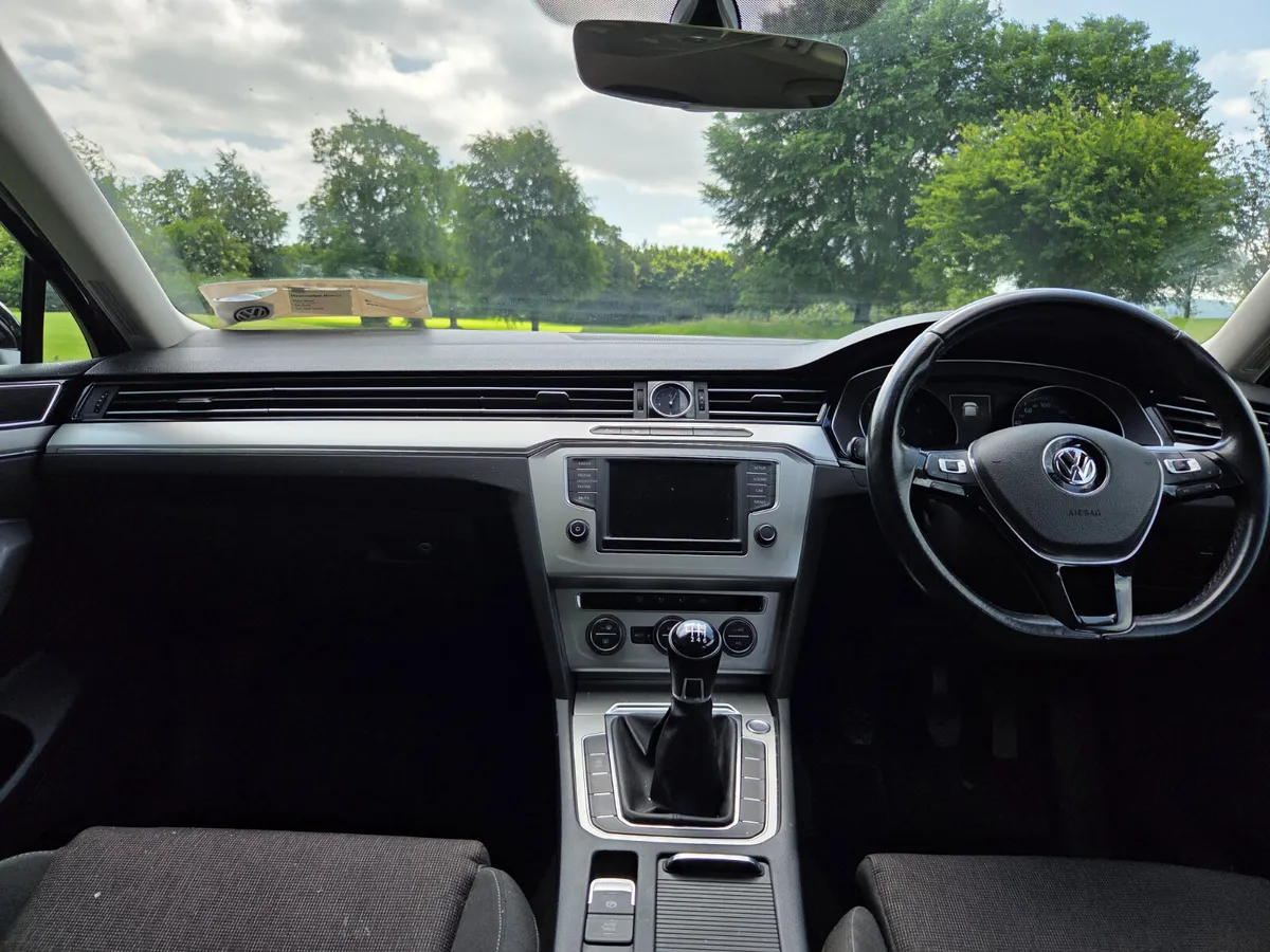 Volkswagen Passat 2016 - Image 3