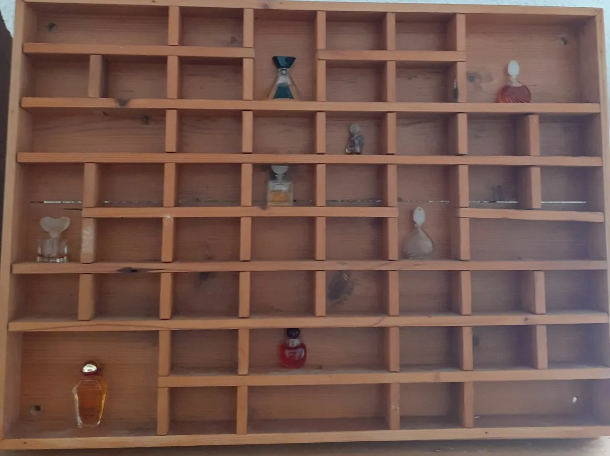 Vintage Jewellery /Curio Display  Unit. - Image 3