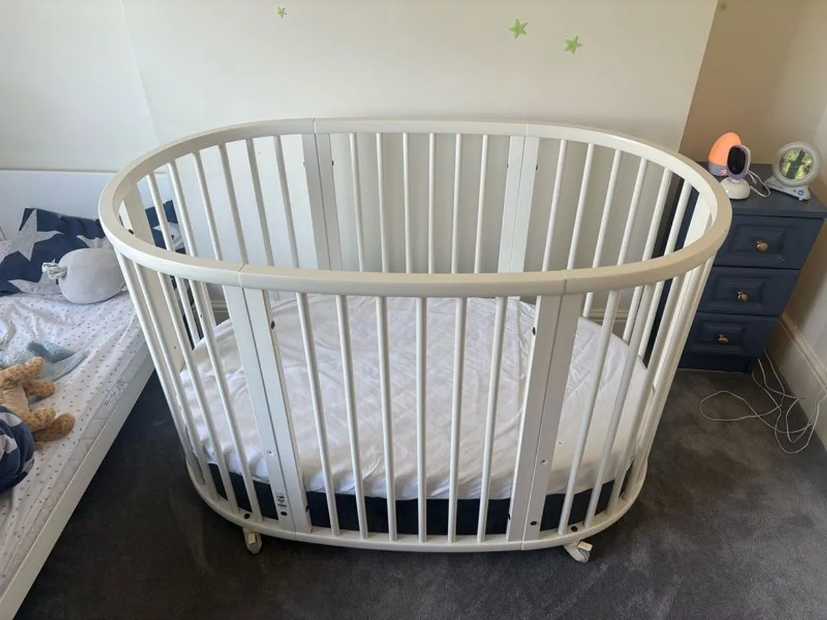 Stokke Sleepi Cot + Sleepi Mini Newborn kit - Image 1