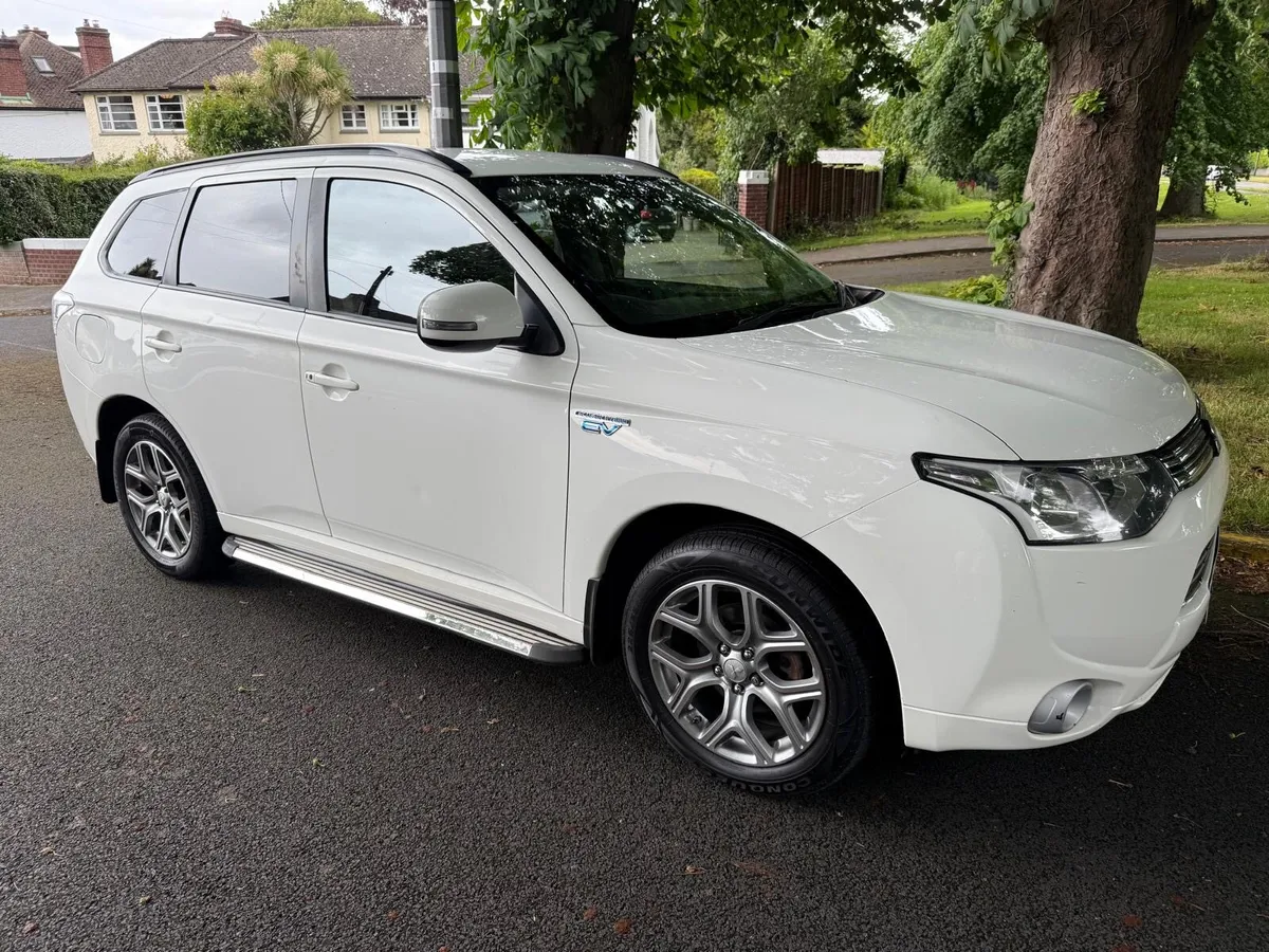 Mitsubishi Outlander - Image 1
