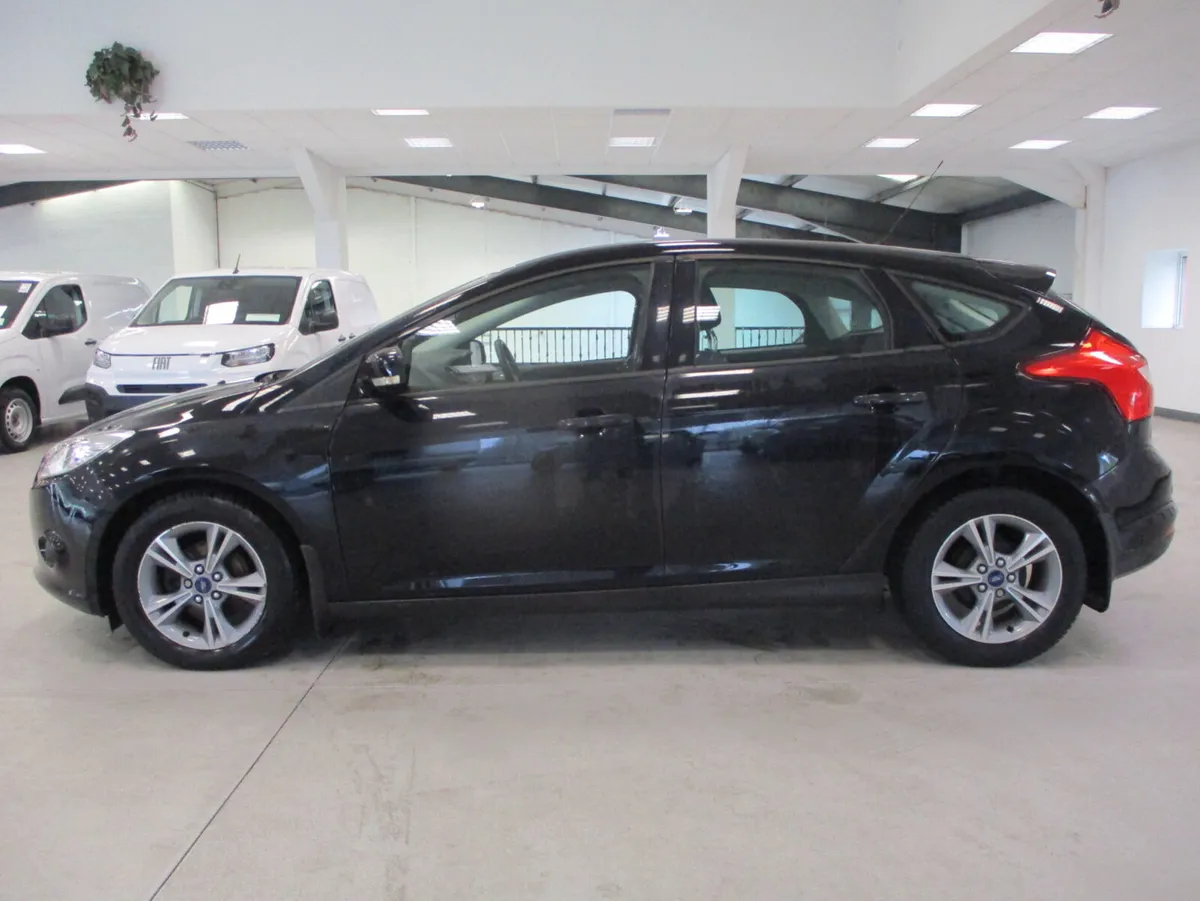 Ford Focus 1.6 DSL EDITION  2015 ONE OWNER-LOW KMS - Image 1