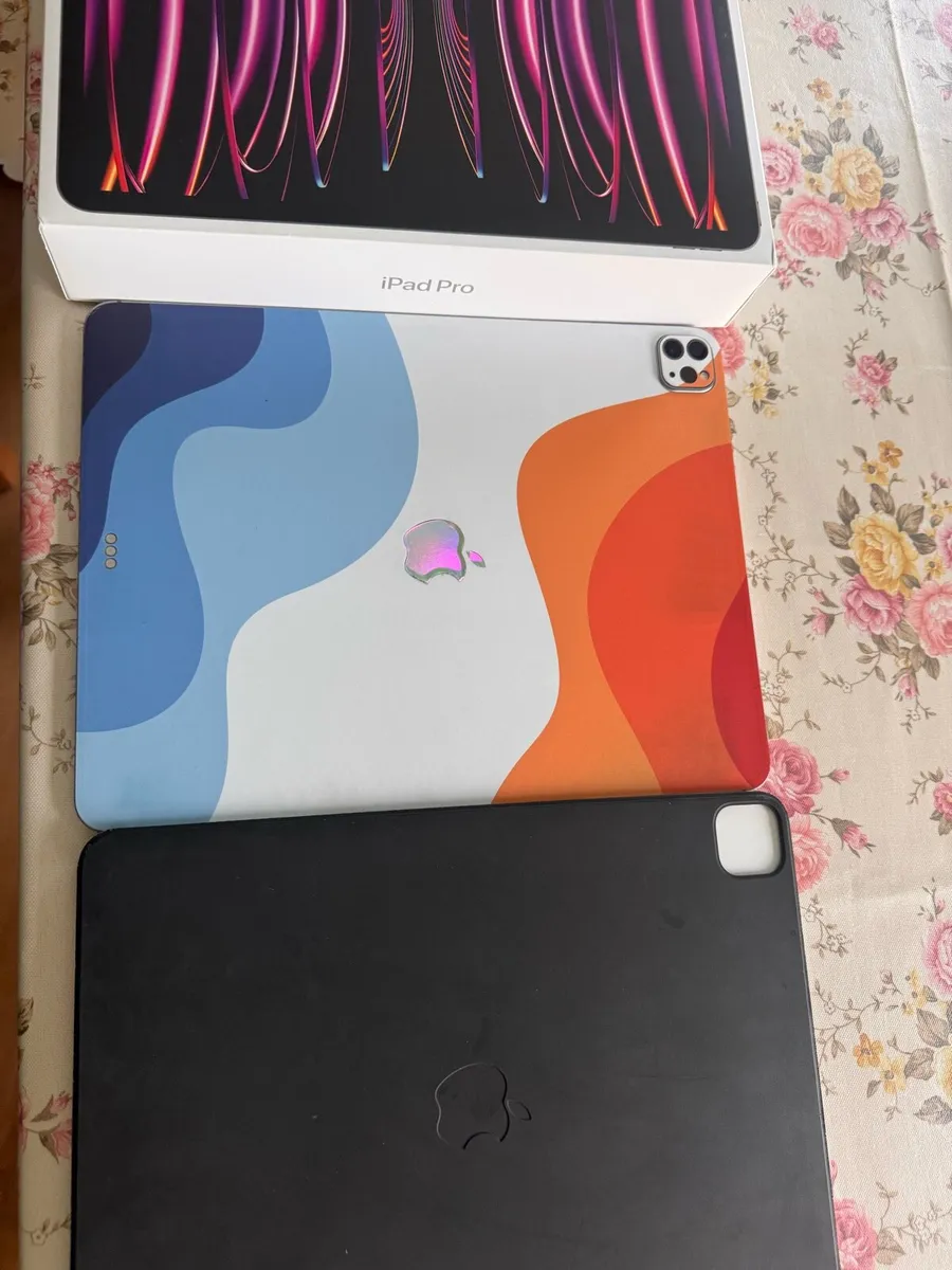 iPad Pro 12.9 inch 4th generation - Image 1