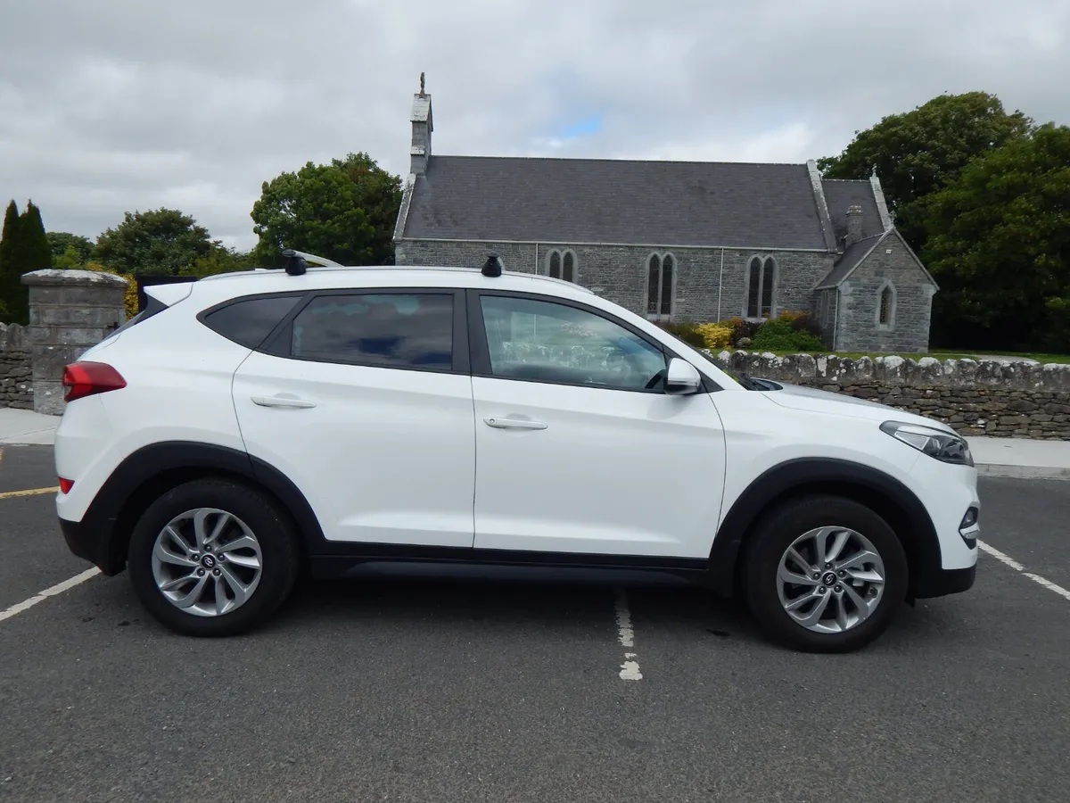 2017 Hyundai Tucson Executive CVRT 09/25 Low kms - Image 2