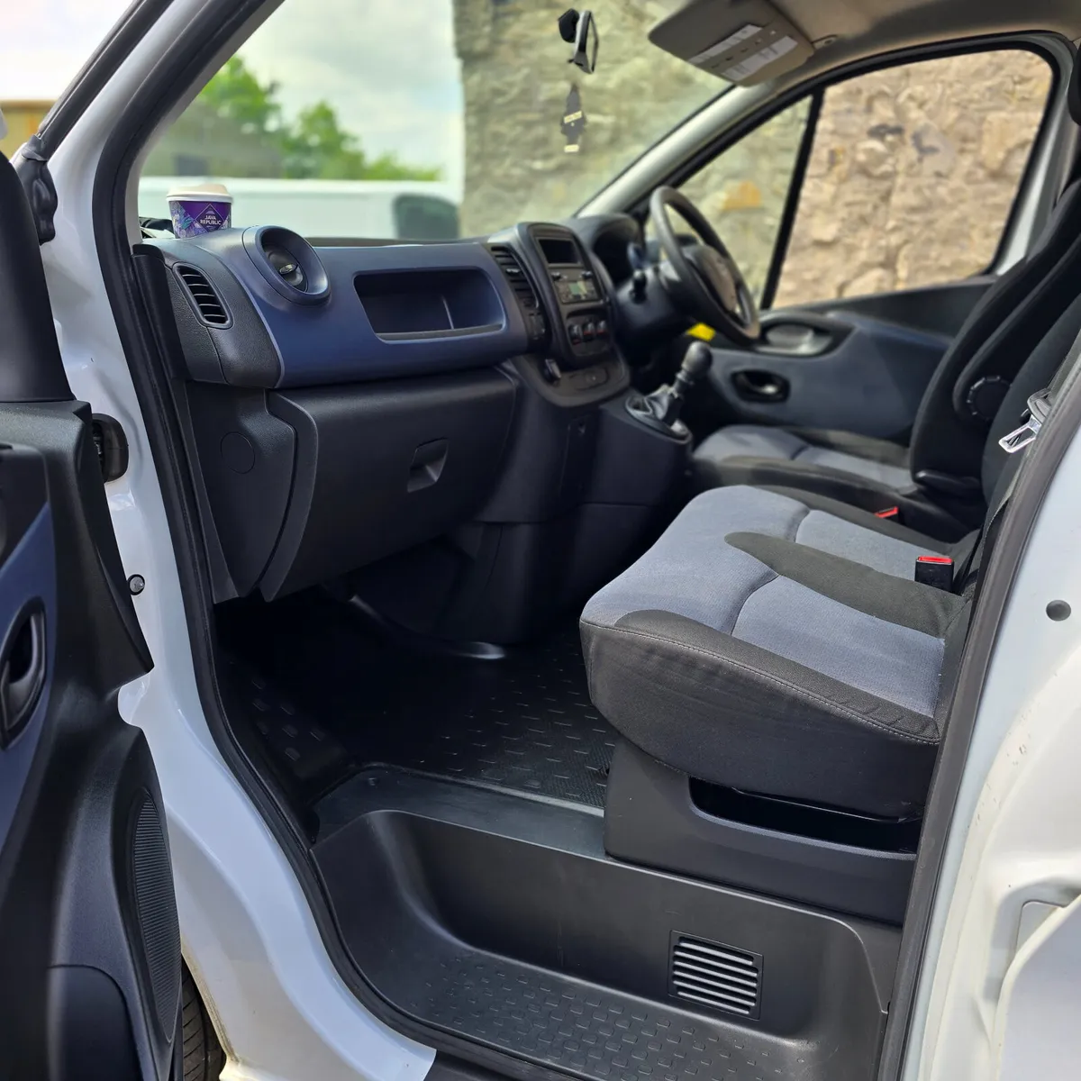 Opel Vivaro 2017 Crewcab Factory 6 seater - Image 4