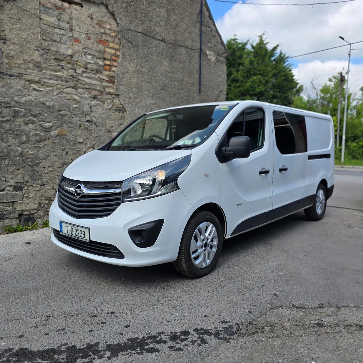 Opel Vivaro 2017 Crewcab Factory 6 seater - Image 1