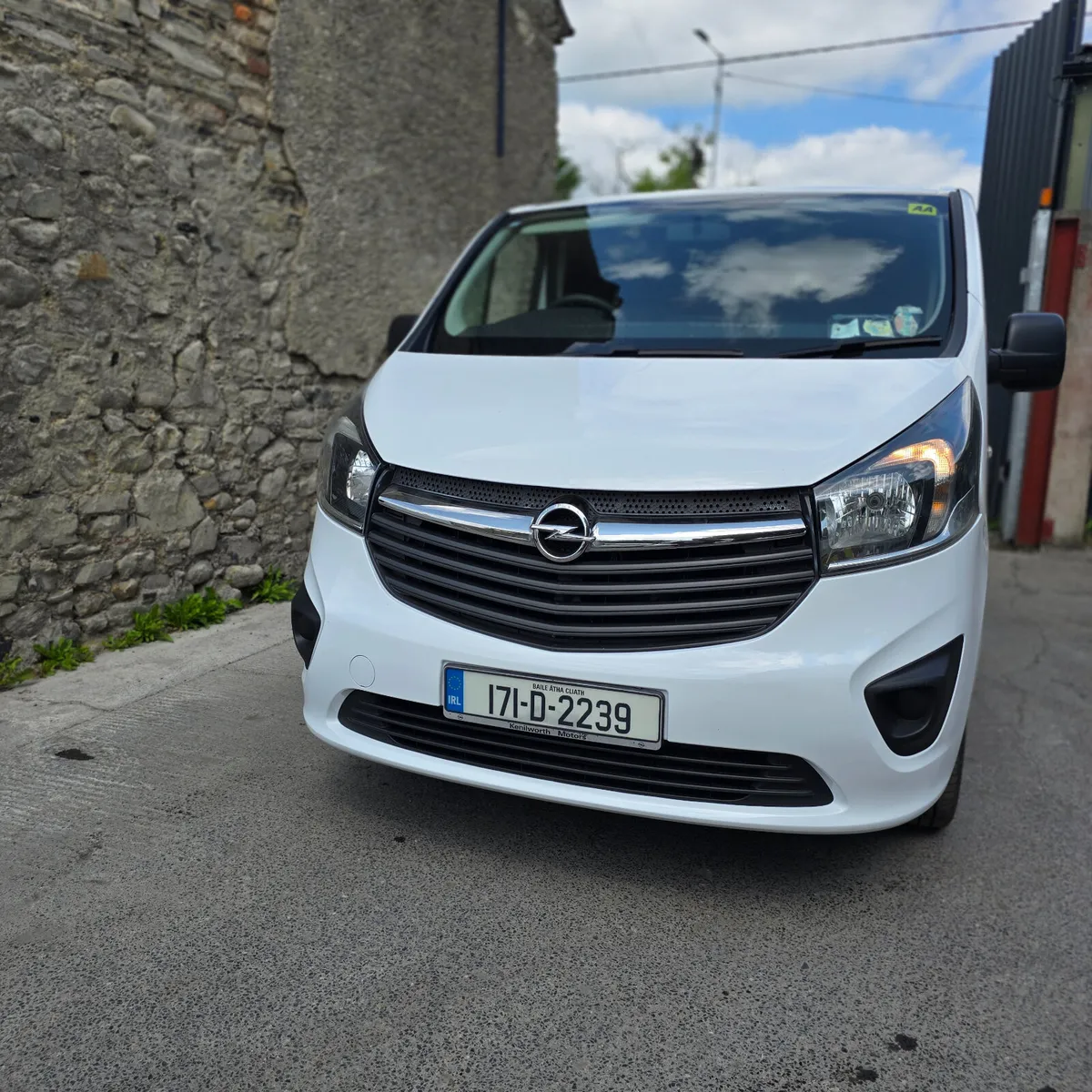 Opel Vivaro 2017 Crewcab Factory 6 seater - Image 2