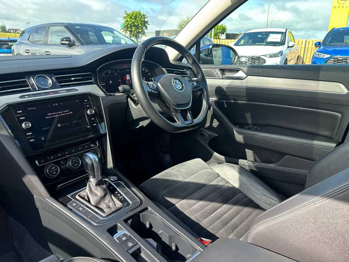 Volkswagen Passat 2.0TDI DSG Comfortline - Image 2