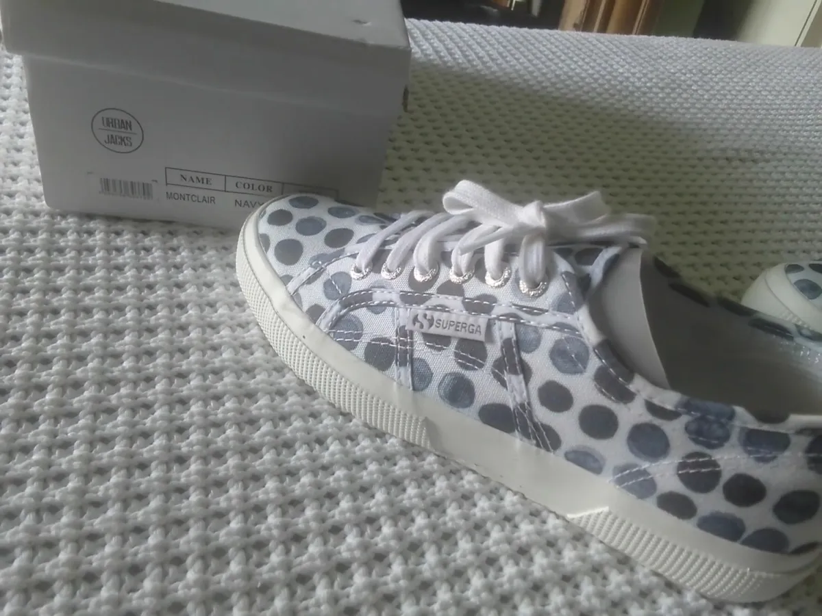 SUPERGRA WHITE & NAVY POLKA DOT PLIMSOLLS 6 NEW - Image 4