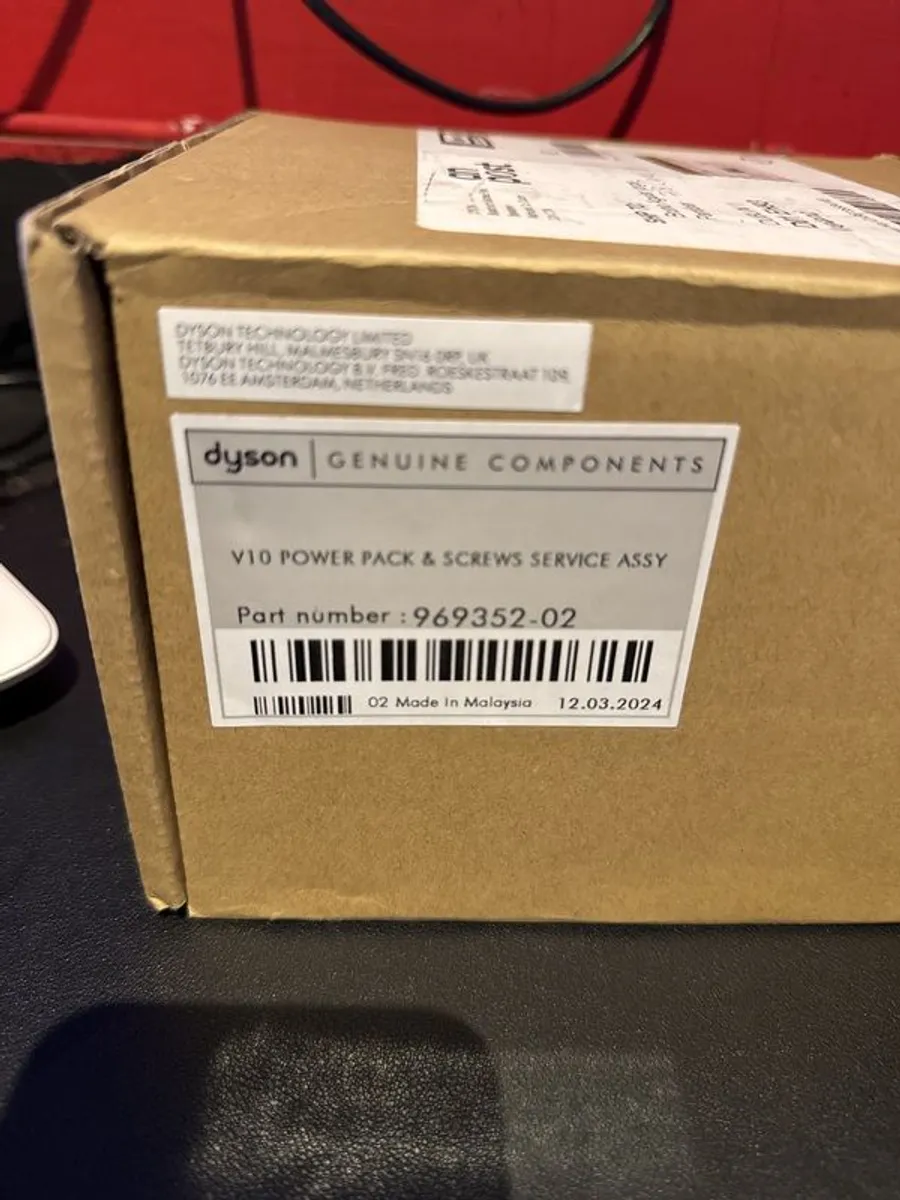 Dyson v10 cordless battery - Image 1
