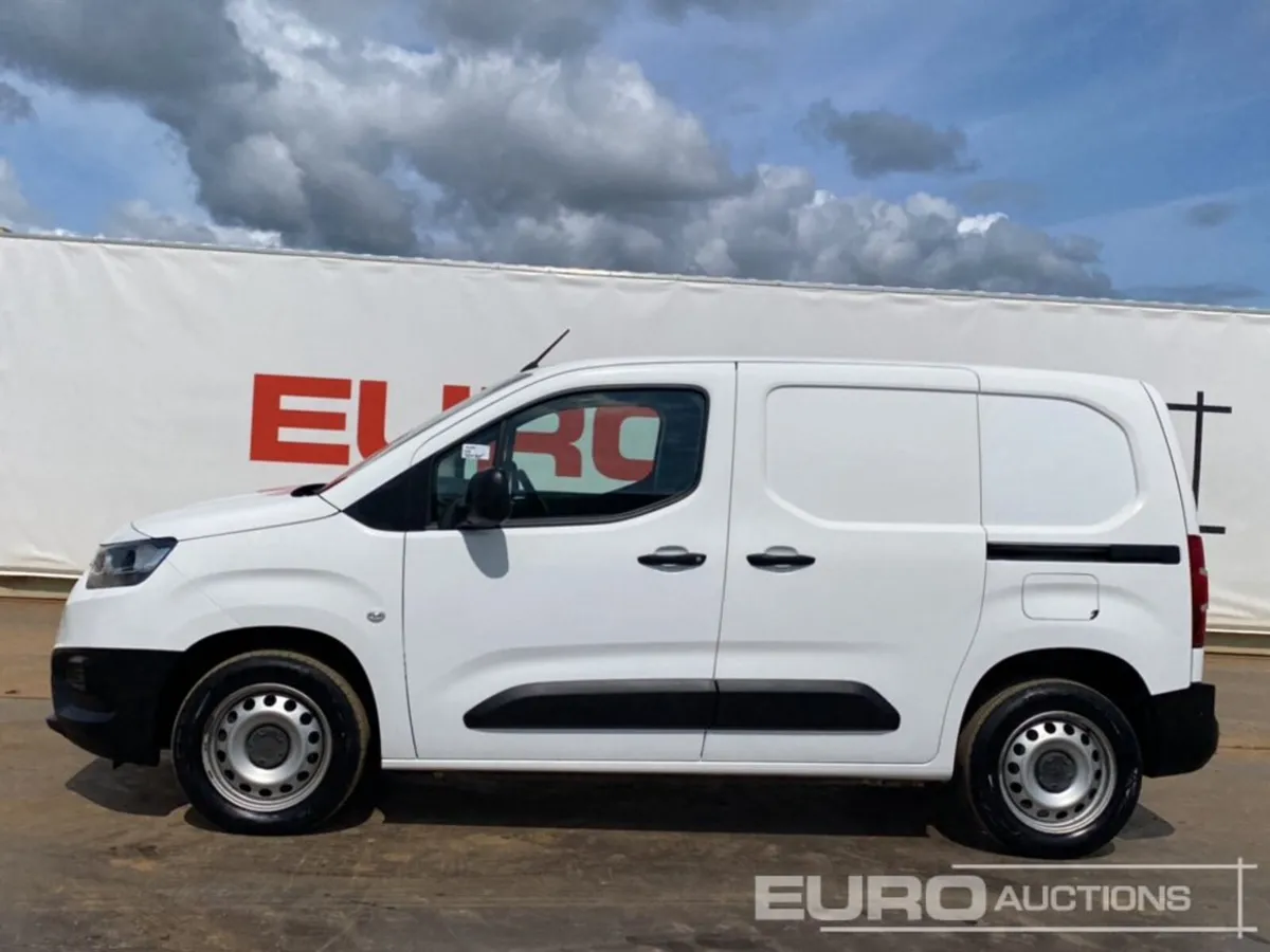 2021 Toyota Proace City - Image 2