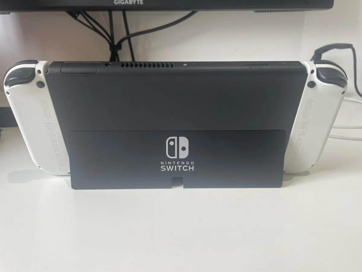 Nintendo Switch OLED (White)(Pristine) + optionals - Image 3