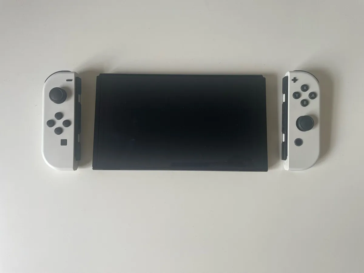 Nintendo Switch OLED (White)(Pristine) + optionals - Image 4