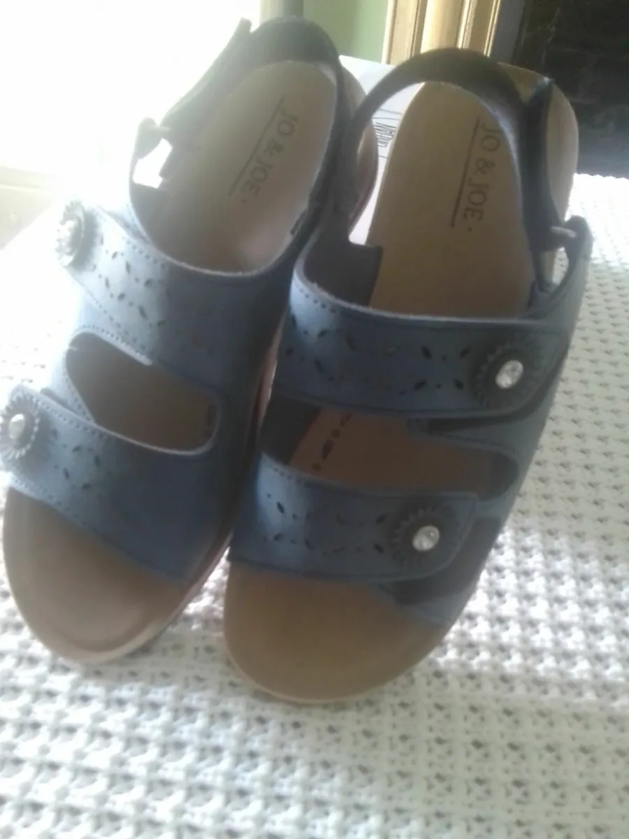 BLUE LIGHT WEIGHT WIDE FIT SANDALS 6  NEW - Image 3
