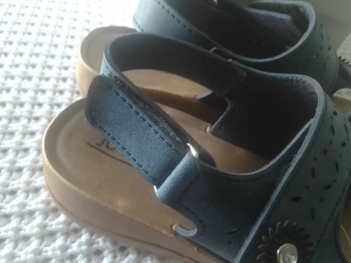 BLUE LIGHT WEIGHT WIDE FIT SANDALS 6  NEW - Image 4