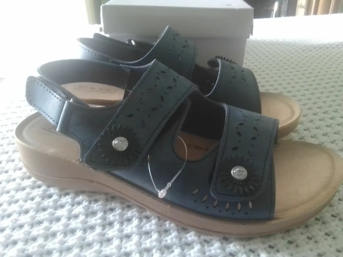 BLUE LIGHT WEIGHT WIDE FIT SANDALS 6  NEW - Image 1