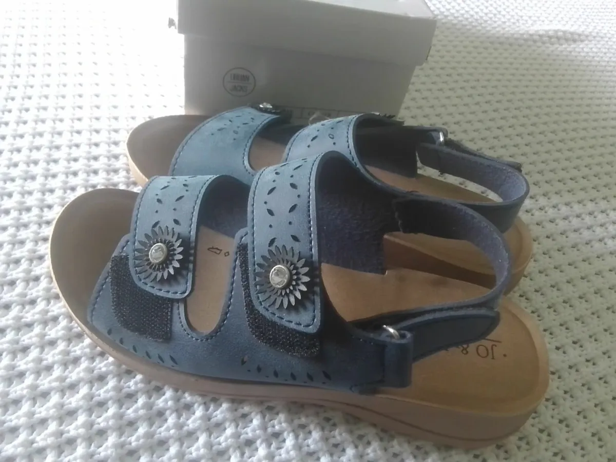 BLUE LIGHT WEIGHT WIDE FIT SANDALS 6  NEW - Image 2
