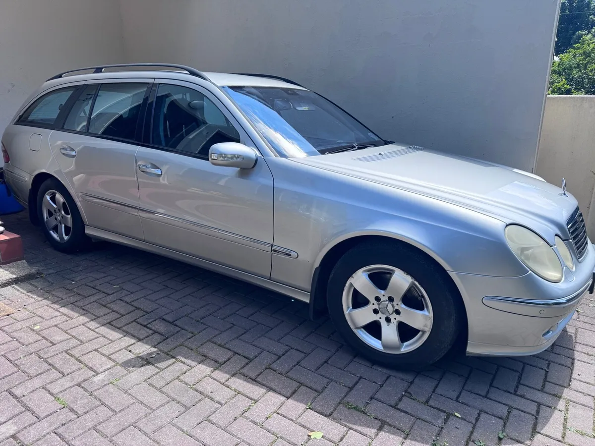 7 seater Mercedes Benz - Image 1