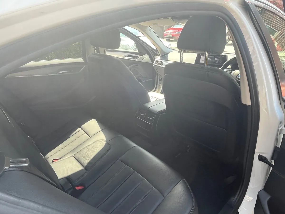 BMW 5-Series 2018 - Image 2