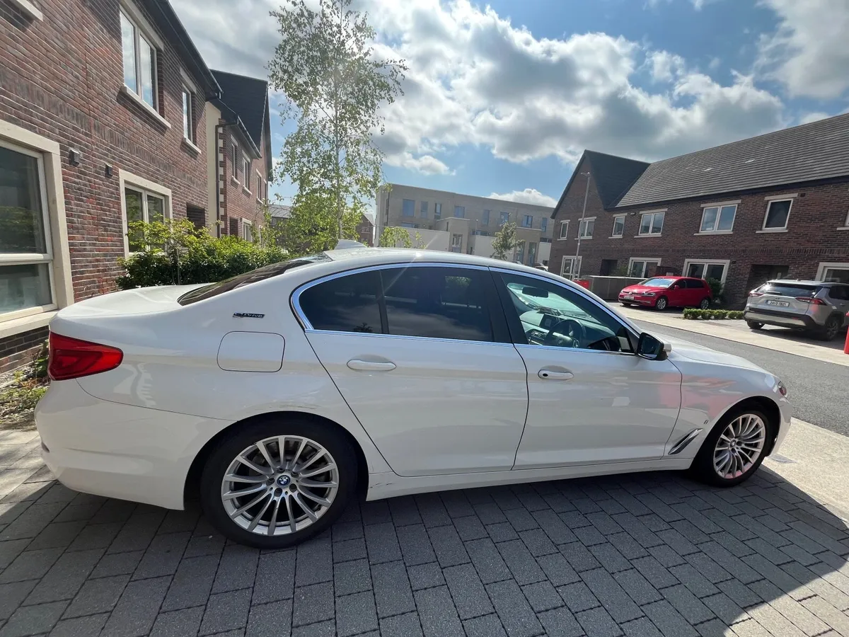 BMW 5-Series 2018 - Image 4