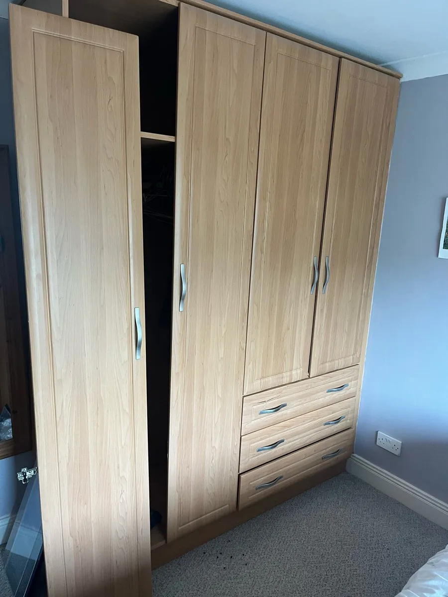 Built in wardrobe - Image 1