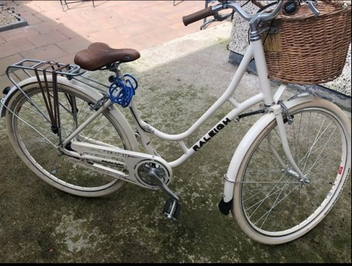 Nearly New Ladies Bike - Image 2