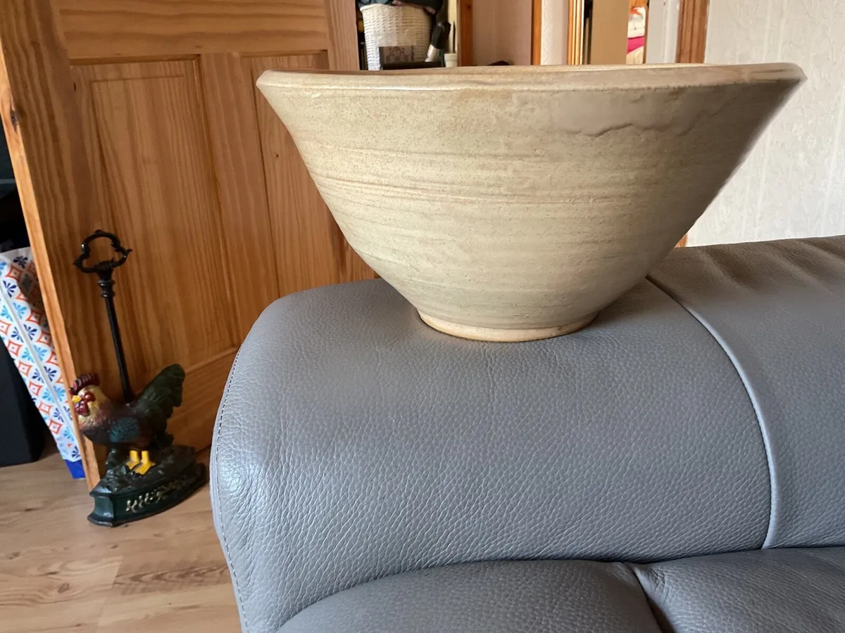 Large heavy stone ware  bowl - Image 3