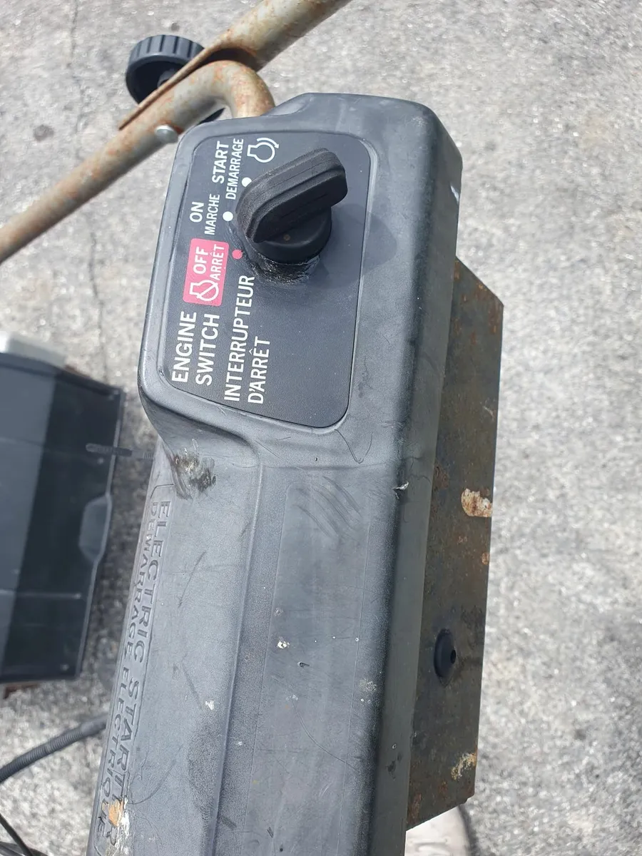 Honda  hr 2160 lawnmower - Image 2