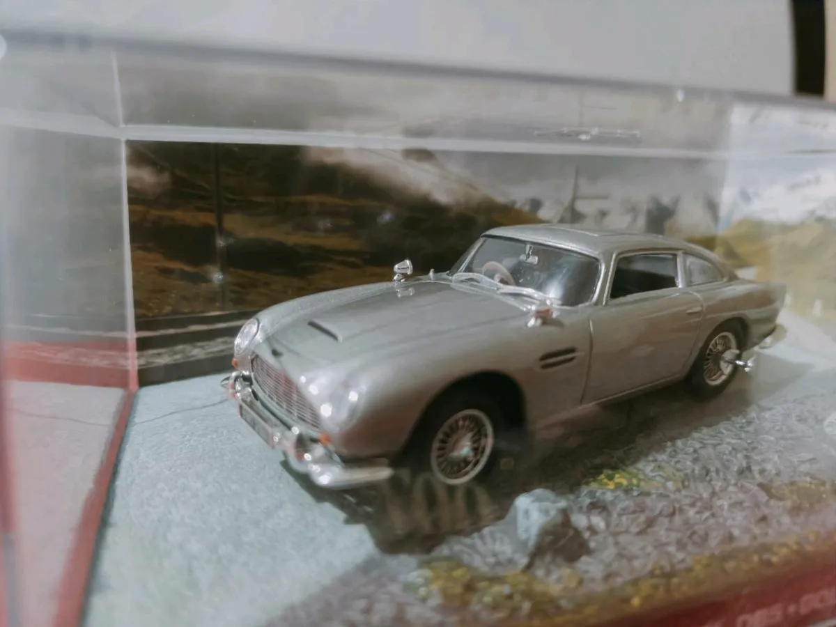 007 Cars - Image 1