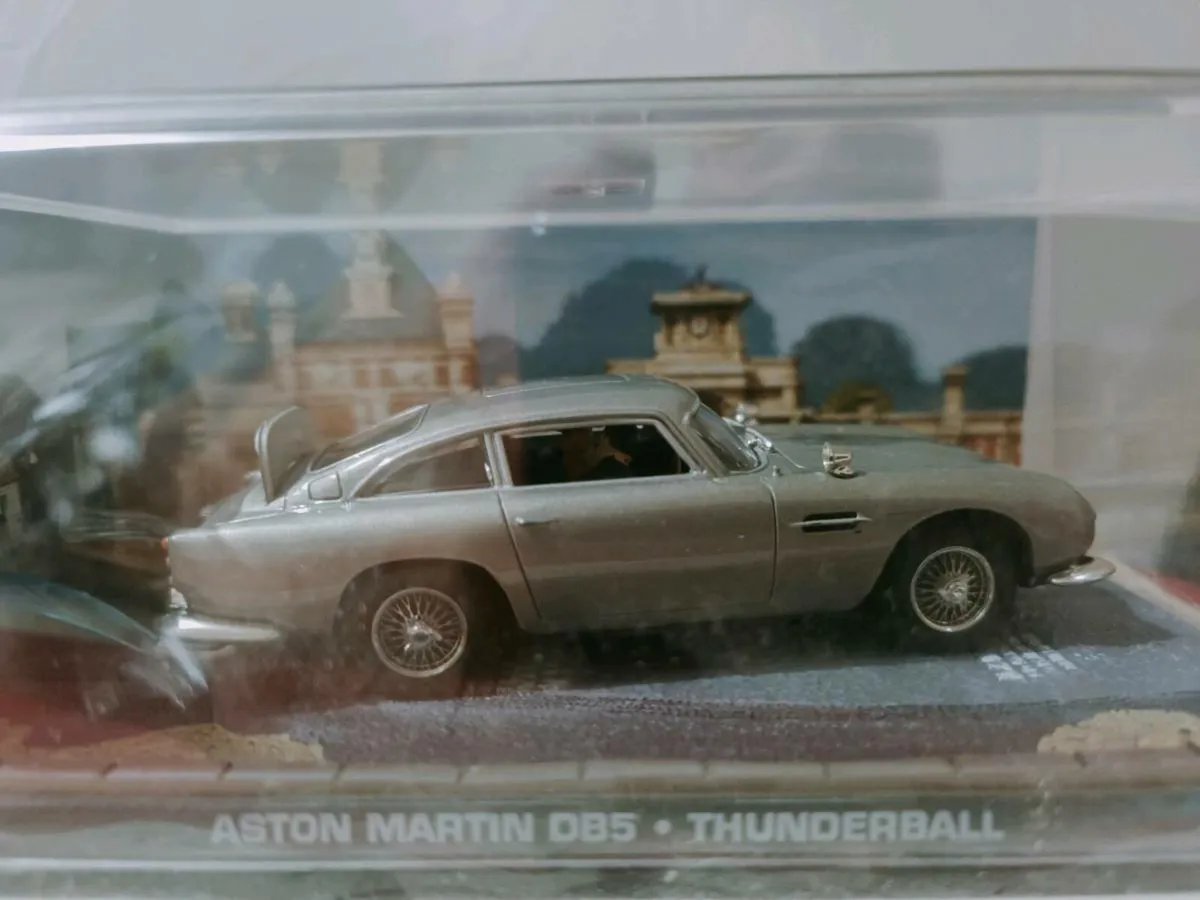 007 Cars - Image 2