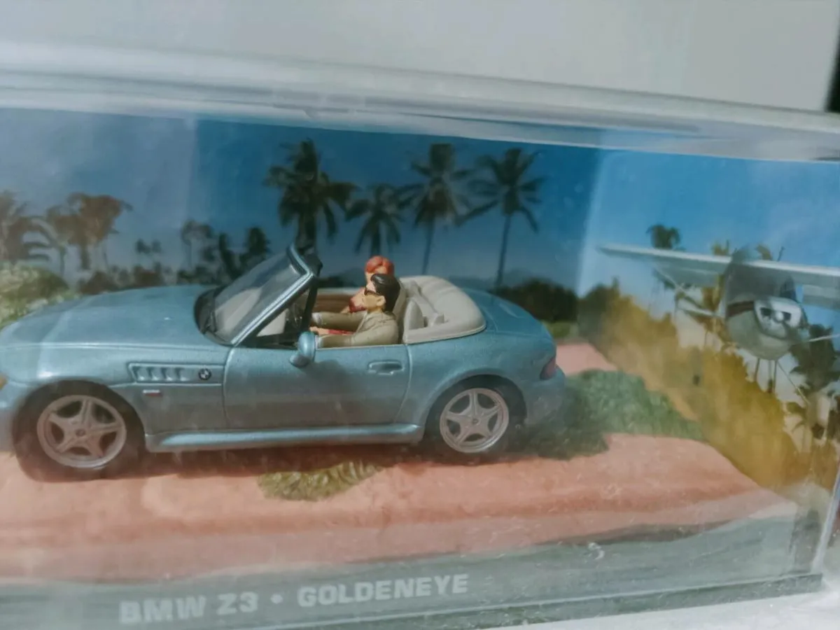 007 Cars - Image 3